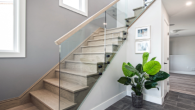What are the advantages of using glass handrails for staircases?